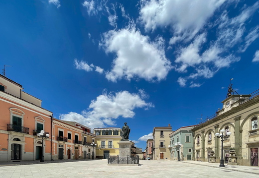 Venosa, Piazza Orazio Flacco Poeta Latino #01