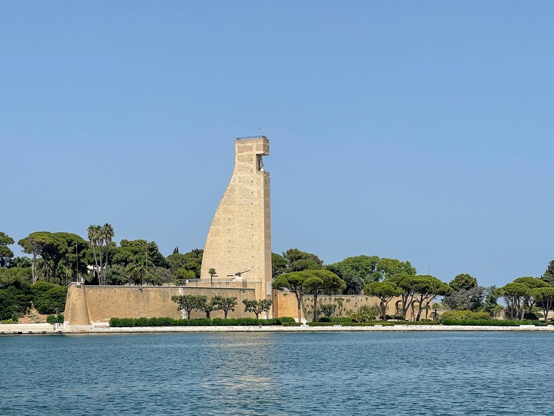 Brindisi, Monumento al Marinaio d'Italia #01 (1872 visites) Brindisi, Monumento al Marinaio d'Italia #01