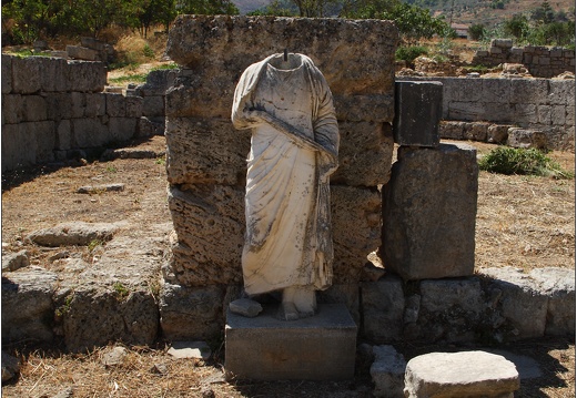 Ancienne Corinthe, statue