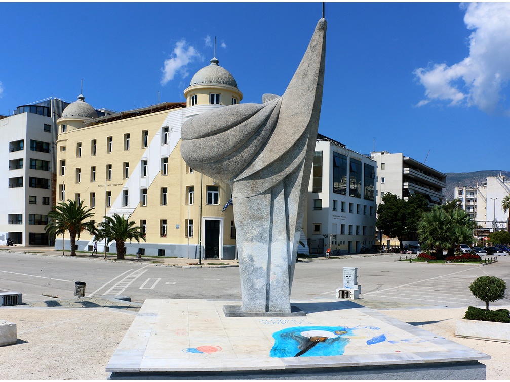 Volos, monument de la résistance et université #02