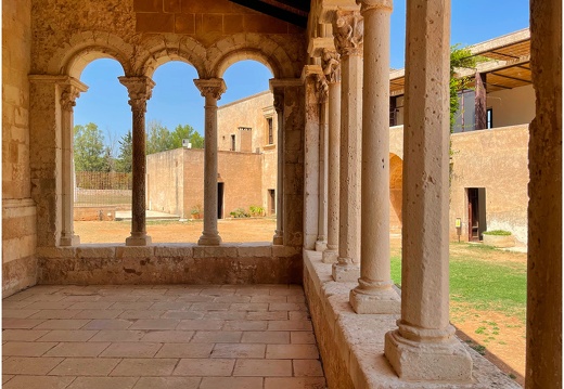 Abbaye Santa Maria a Cerrate #04 (797 visits) Abbaye Santa Maria a Cerrate #04