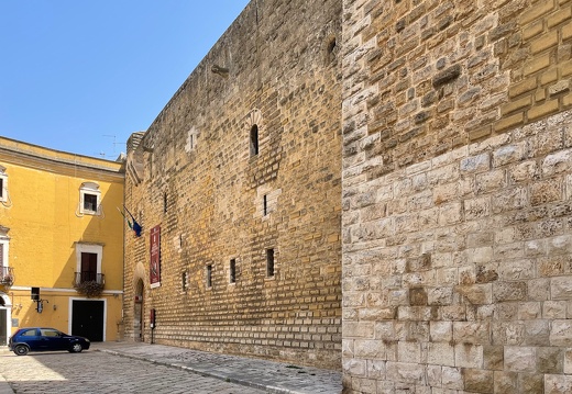 Gioia del Colle, Castello normanno-svevo #01 (186 visits) Gioia del Colle, Castello normanno-svevo #01