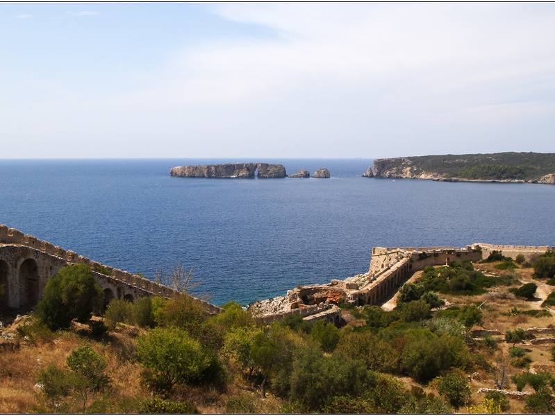 Pylos, l'île de Sfakteria vue de Neo Kastro #08