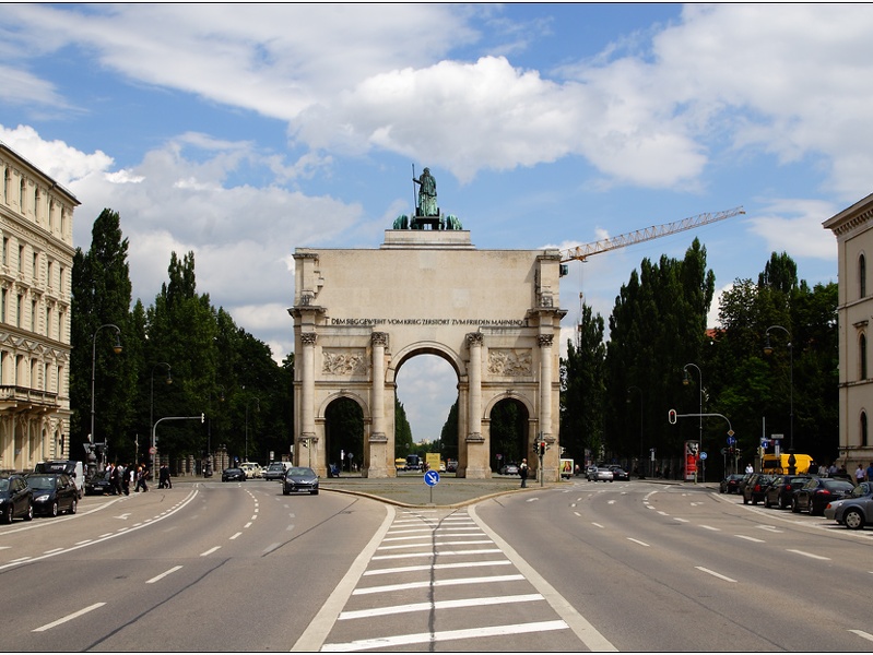 Munich, Ludwigstrasse et porte de la Victoire (Siegestor) #01